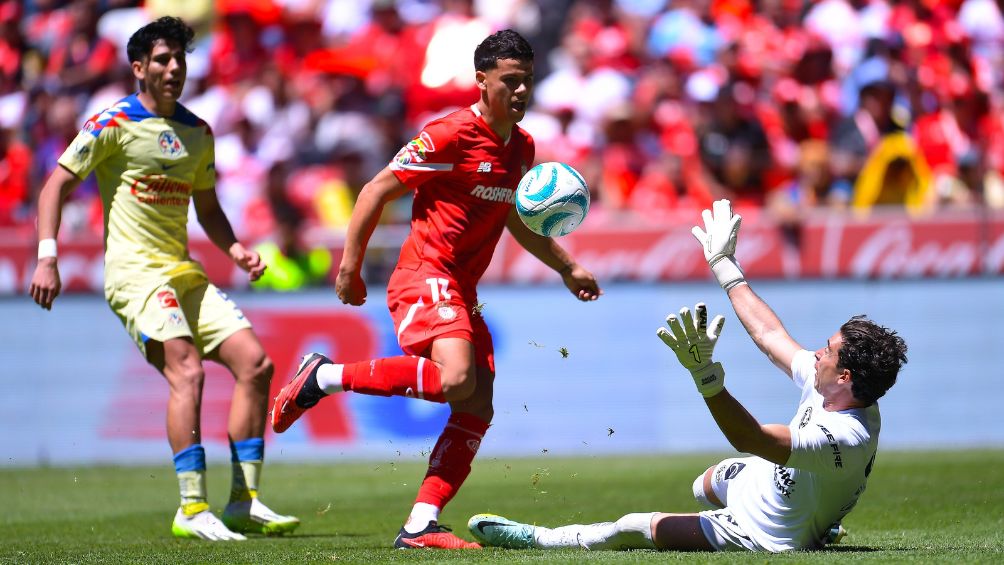 Maxi Araújo anotando el gol del empate