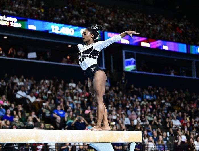 Biles durante una competencia 