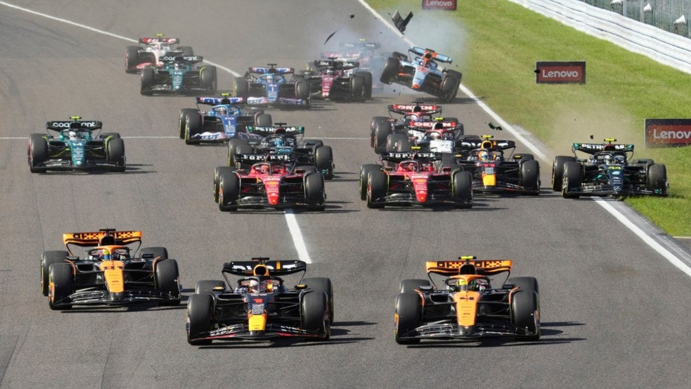 Checo Pérez: Largada en el Gran Premio de Japón deja con daños al mexicano y pierde posiciones