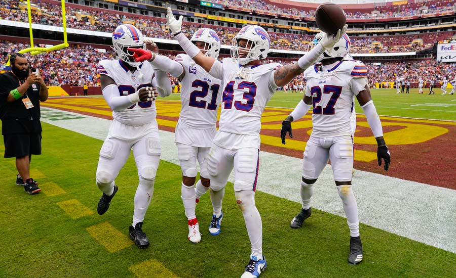 Terrel Bernard celebra haber recuperado un balón suelto