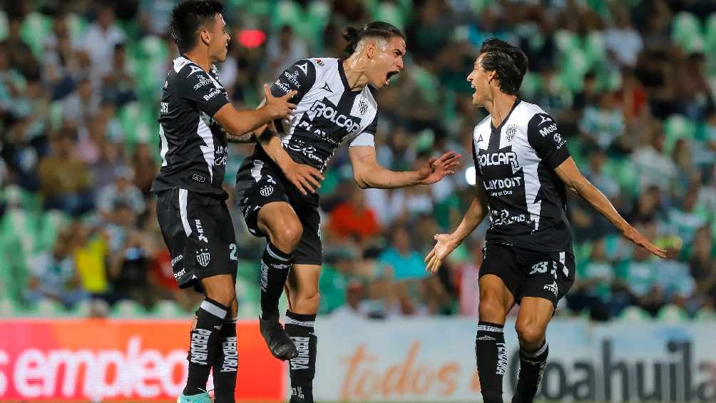 Necaxa goleó a Santos