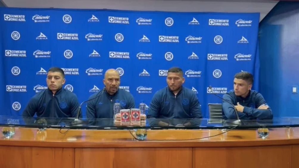 Imágenes de la conferencia de Cruz Azul