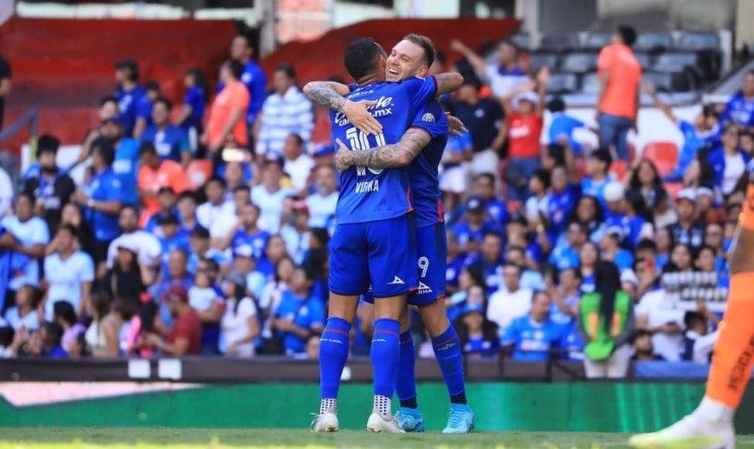 Festejo de gol ante Gallos