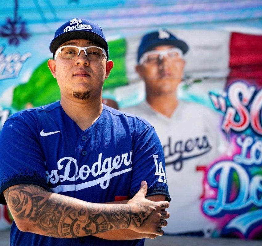 Julio Urías sigue en problemas legales 