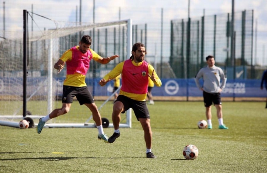 Rodolfo Pizarro entrenando