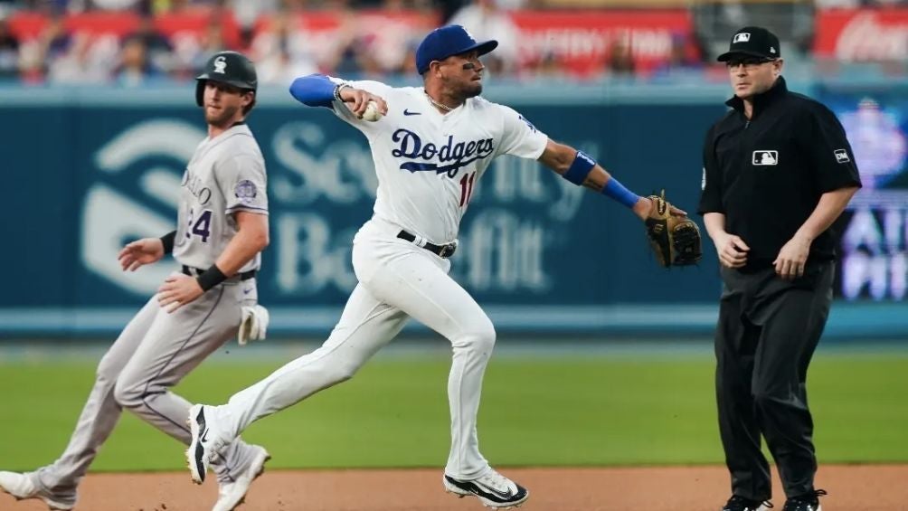 Miguel Rojas durante un juego con Dodgers