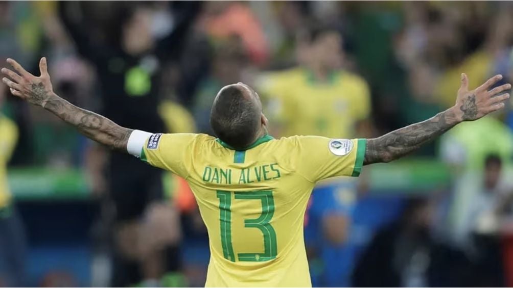 Alves con la Selección de Brasil