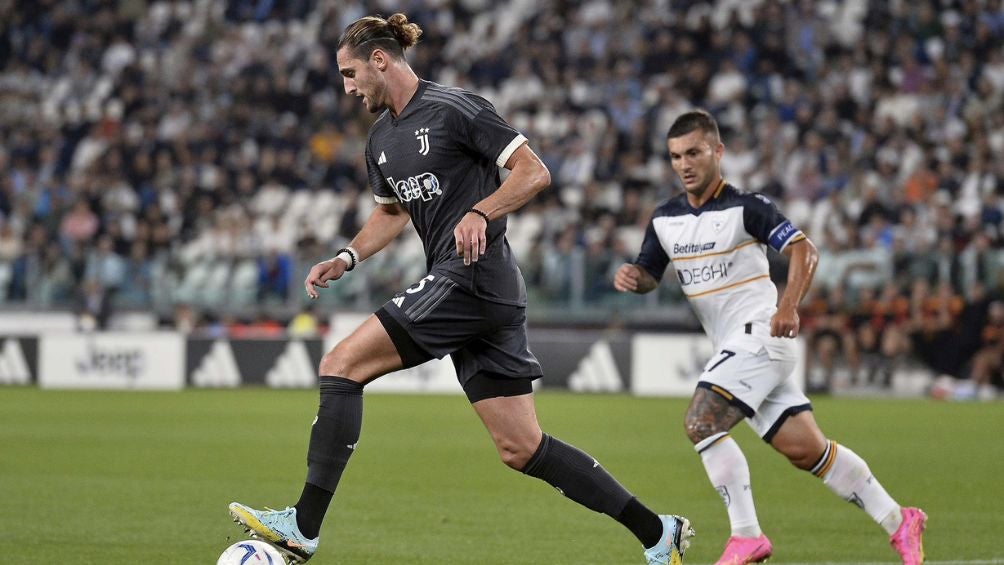 Adrien Rabiot en el juego ante Lecce