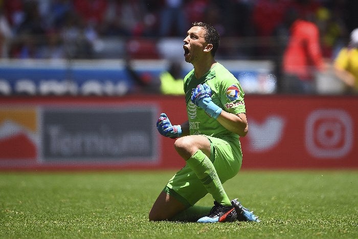 Marchesín festeja un gol