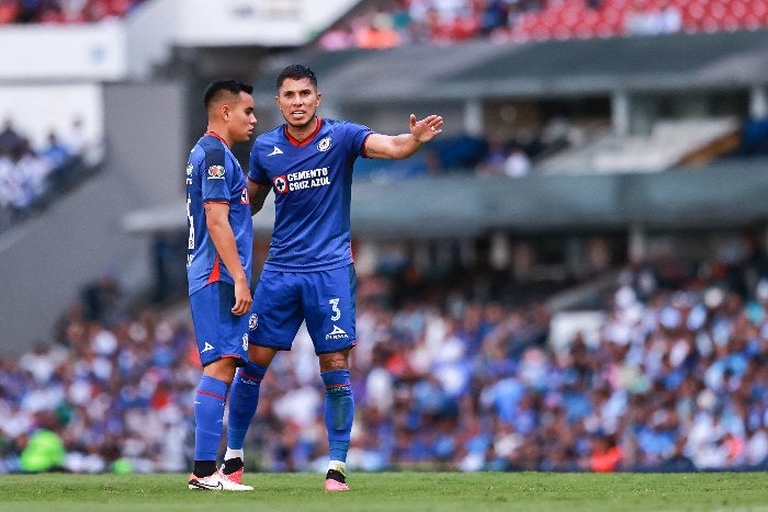 Carlos Salcedo celebró su cumpleaños tras la derrota vs Gallos