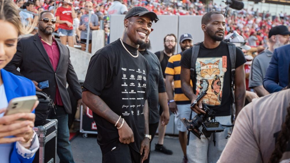 Charlo visitando un estadio de la NFL