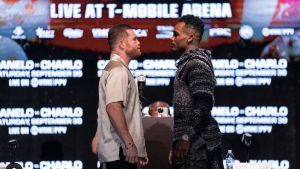 Canelo y Charlo durante el careo