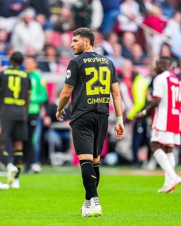 Santi jugando con el Feyenoord