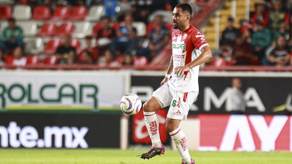 Esquivel inició el torneo con el Necaxa y ahí recibió 2 amonestaciones