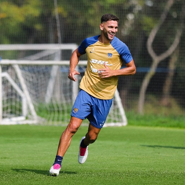 Lisandro Magallán en un entrenamiento de Pumas