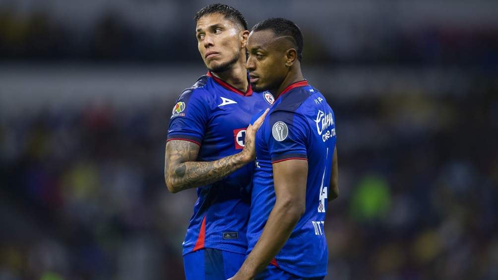 Carlos Salcedo y Willer Ditta en el encuentro ante Querétaro