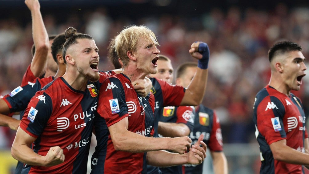 Johan Vásquez fue titular en goleada del Genoa sobre la Roma de José Mourinho