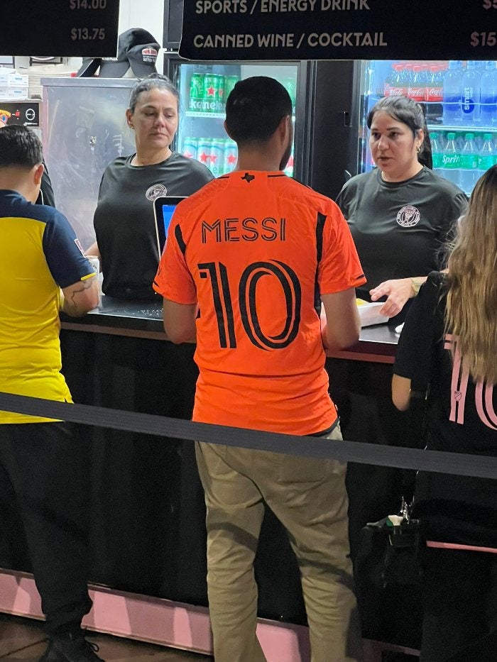 Aficionado con la playera de Messi 