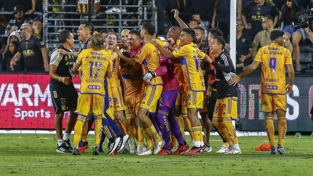 Jugadores de Tigres celebraron el triunfo en la Campeones Cup