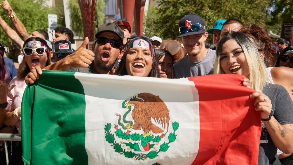 La afición mexicana apoya al Canelo 