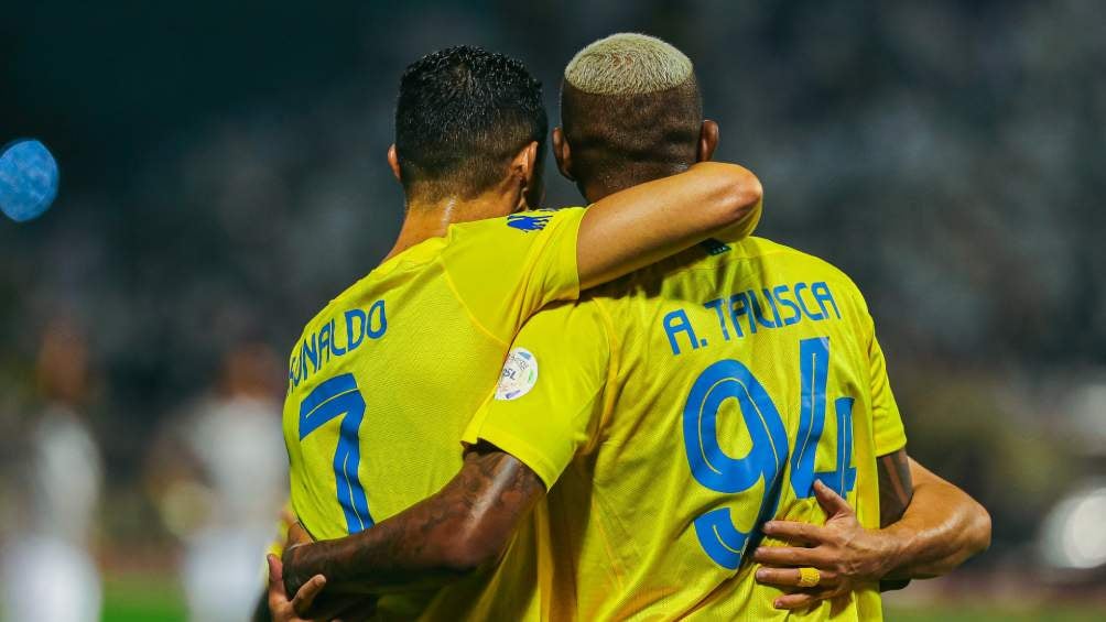 Ronaldo y Talisca en celebración del primer gol del juego