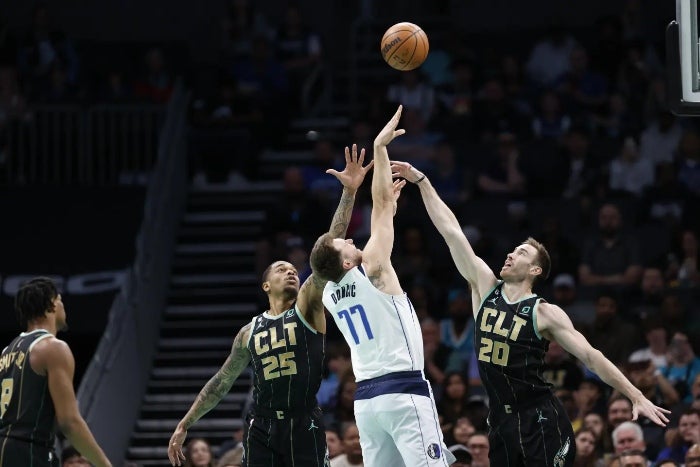 Doncic jugando con los Mavericks 