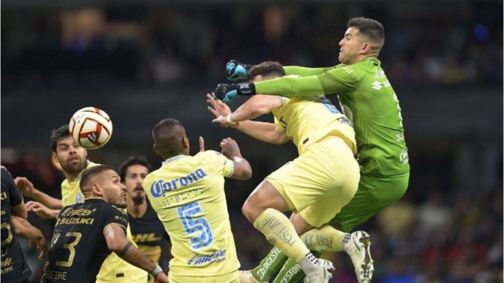 Julio González en un Clásico Capitalino