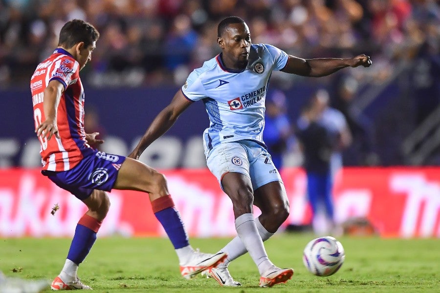 Diber Cambindo contra Atlético San Luis