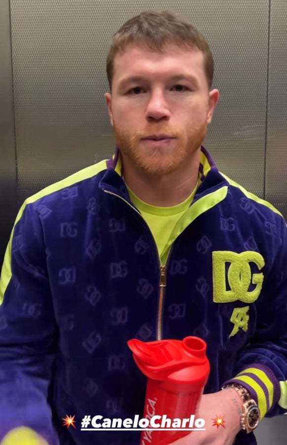 Canelo lución un conjunto de lujo exclusivo