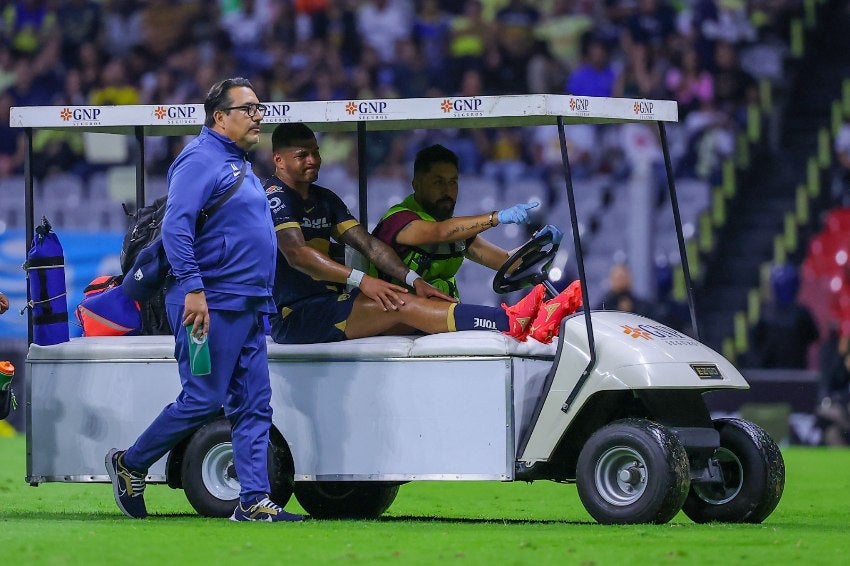 José Caicedo tras salir de cambio en el América vs Pumas