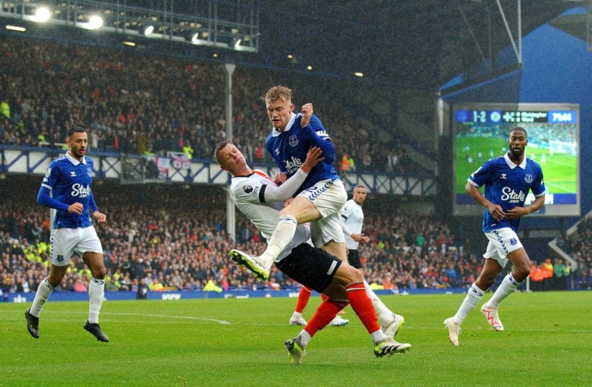 Momentos del juego en Goodison Park