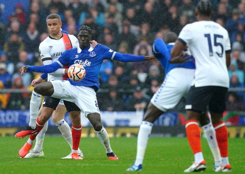 Los de Everton no pudieron con Luton en casa 