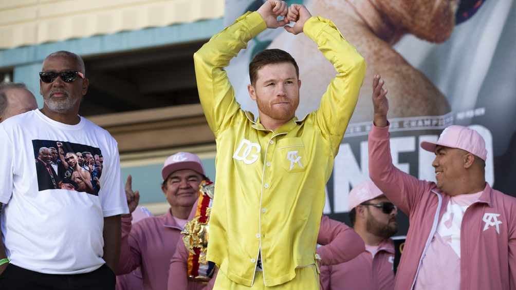 Canelo regaló sus bebidas