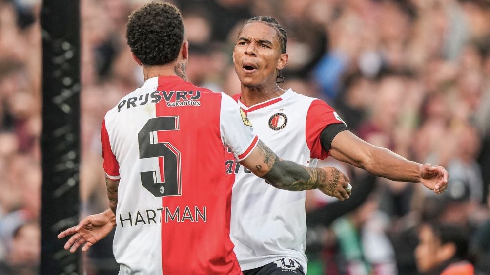 Steng celebrando el segundo gol del partido