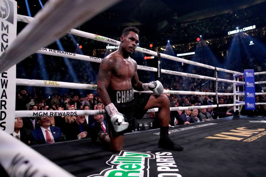 Canelo derribó a Jermell Charlo en el Round 7