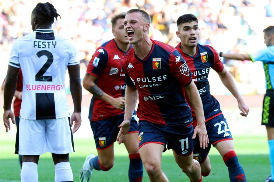 Albert Gudmundsson anotó dos goles ante Udinese