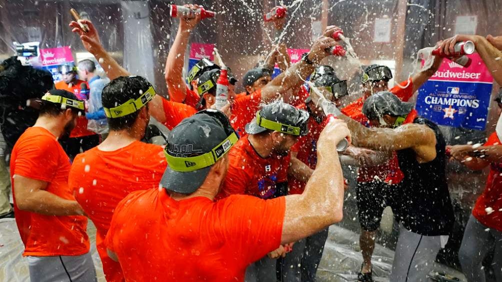 La celebración en el vestidor de los Houston Astros