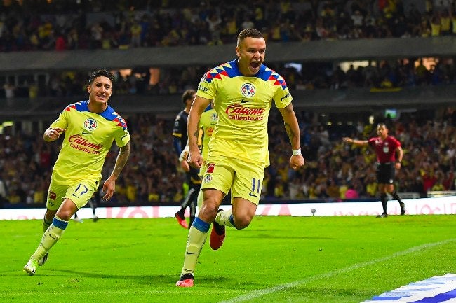 Jonathan Rodríguez celebra el gol del triunfo del América