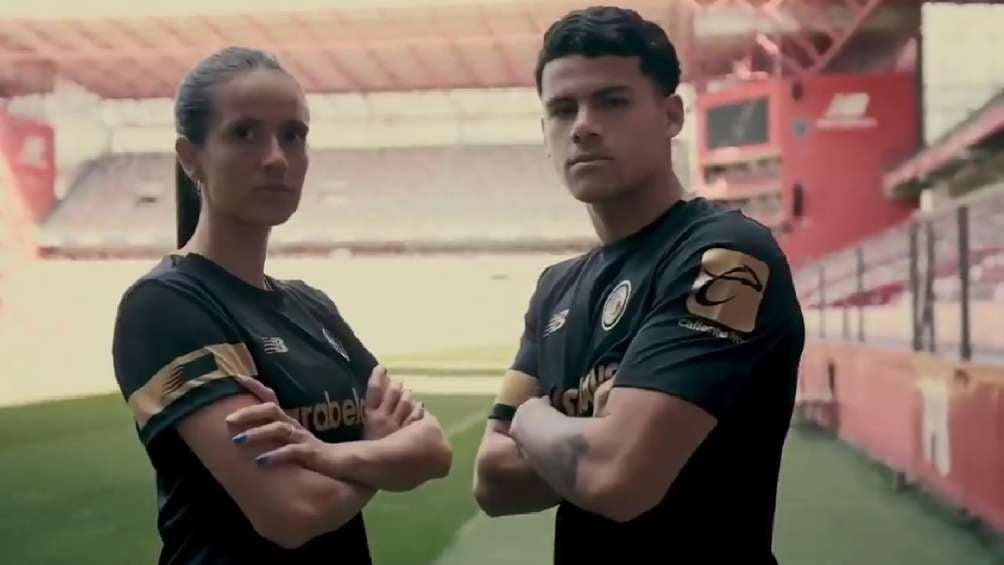 El uniforme será tanto para equipo femenil como varonil 