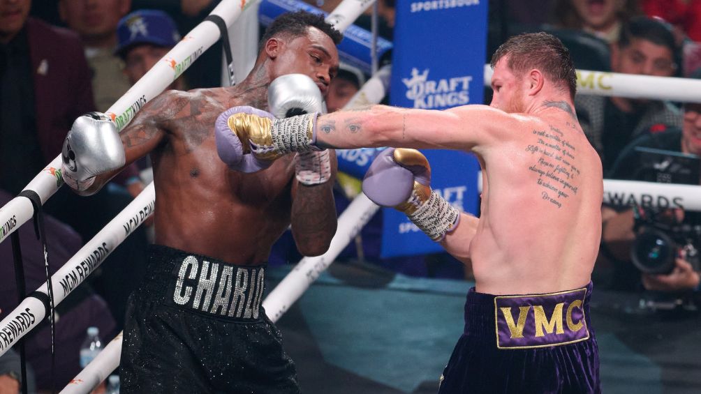 Imágenes de la pelea entre Canelo y el menor de los Charlo