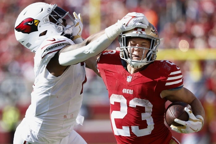 McCaffrey enfrentando a los Arizona Cardinals 