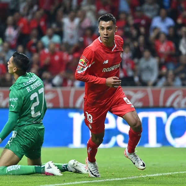 Edgar López celebrando su gol 