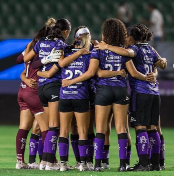 Jugadoras de Mazatlán durante un partido