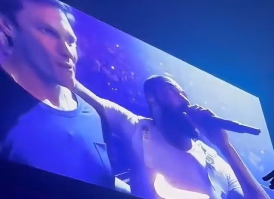 Tom Brady y Drake en el escenario