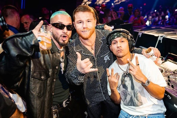 'Canelo' junto a J Balvin