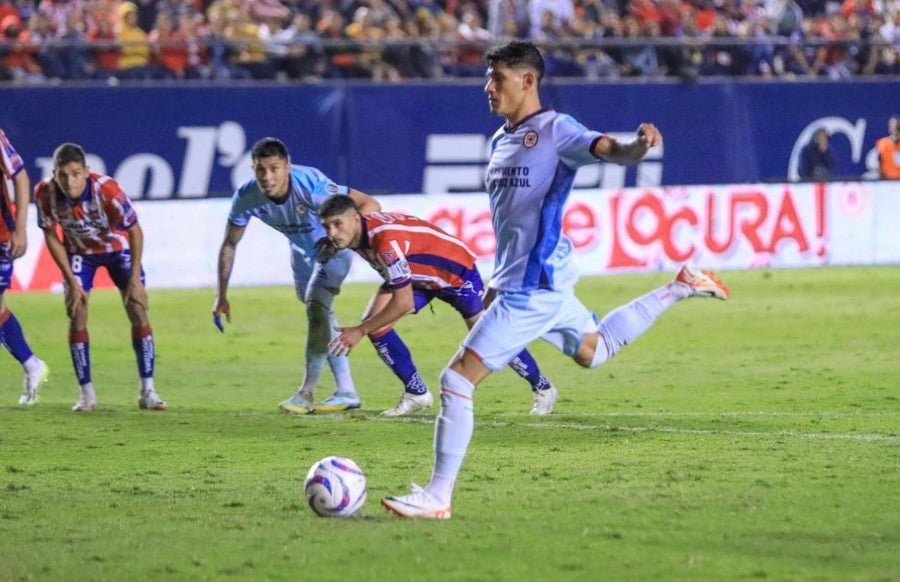 Uriel Antuna metió el gol del triunfo para Cruz Azul