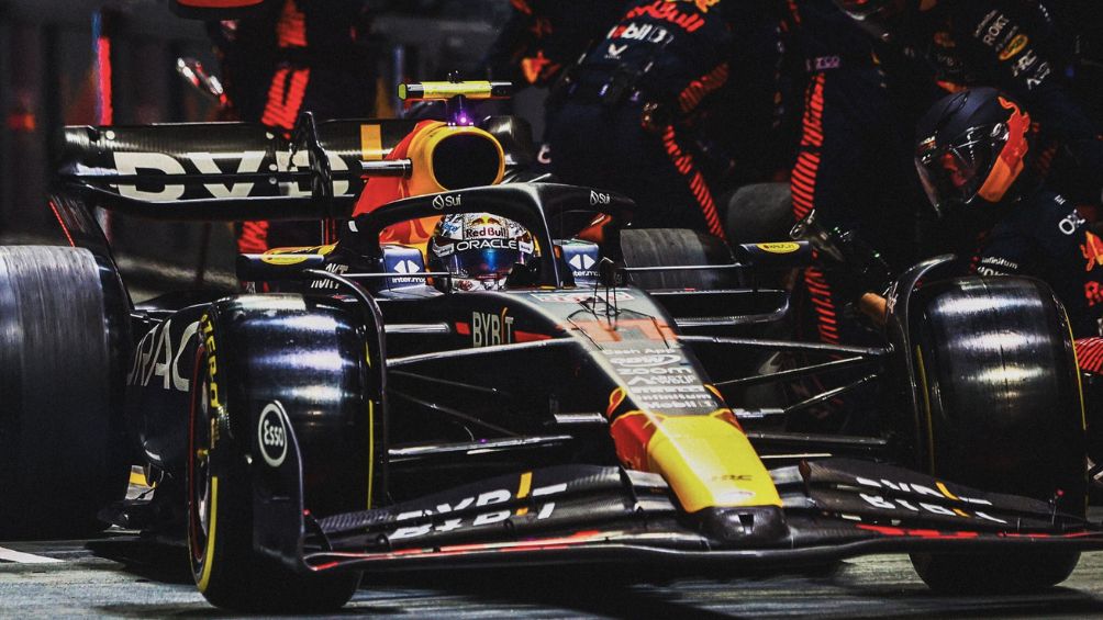 El auto de Checo Pérez en pits