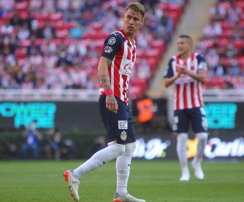 El lateral fue separado de Chivas