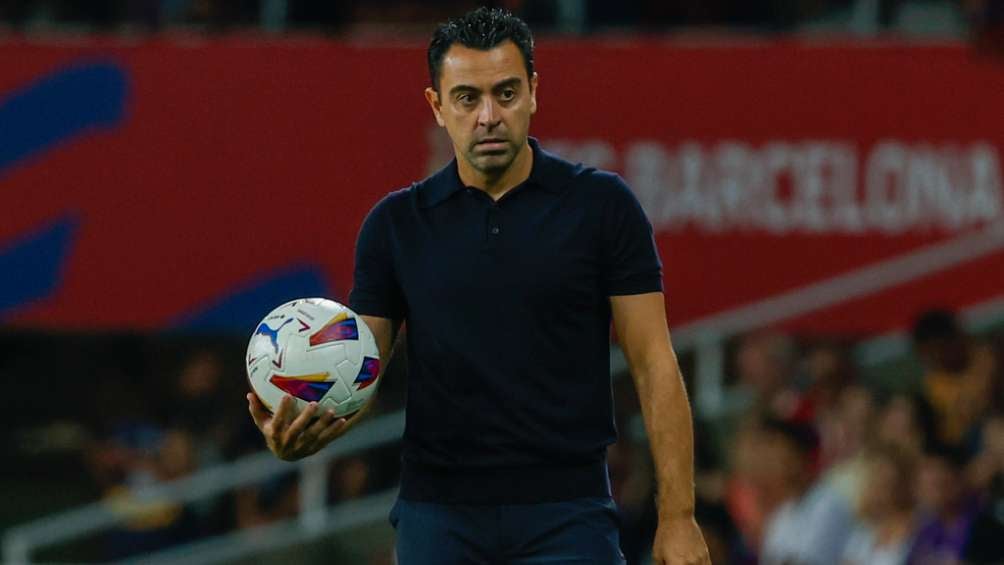 Xavi Hernández, técnico del Barcelona, durante el juego ante el Sevilla