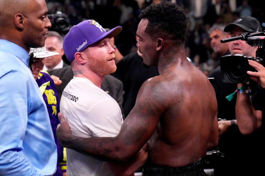 Canelo vs Charlo, pelea aburrida para Óscar de la Hoya